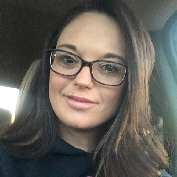 Meet your Posher, Mckenzie - Picture 1 of 1